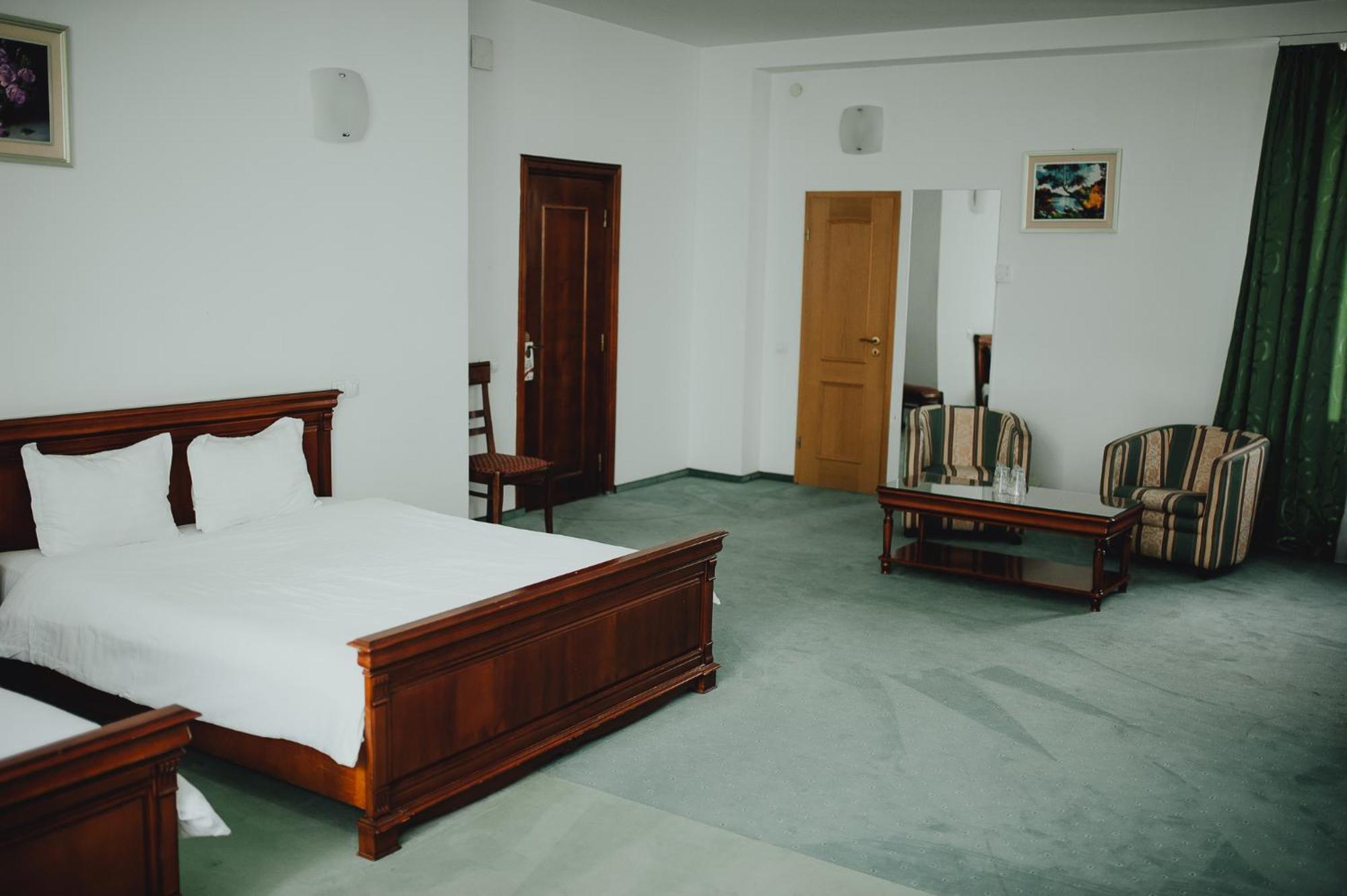 Hotel Bavaria Craiova Dış mekan fotoğraf
