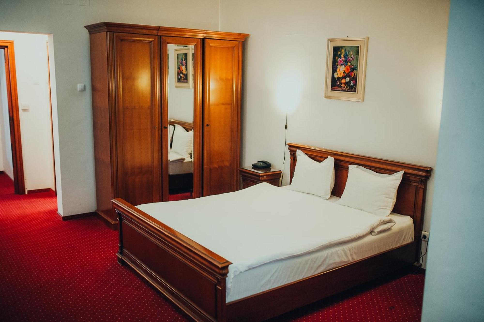 Hotel Bavaria Craiova Dış mekan fotoğraf