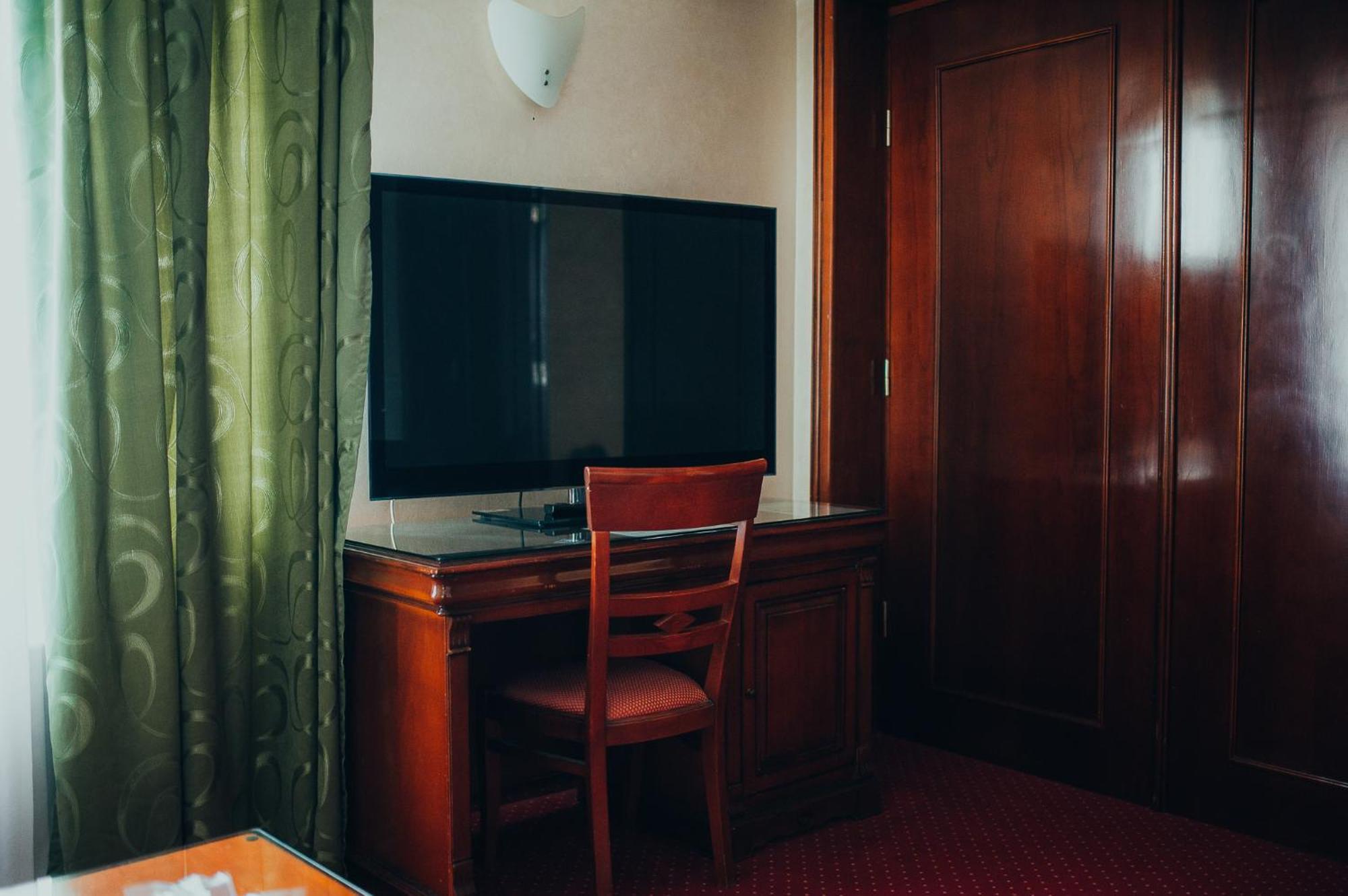 Hotel Bavaria Craiova Dış mekan fotoğraf
