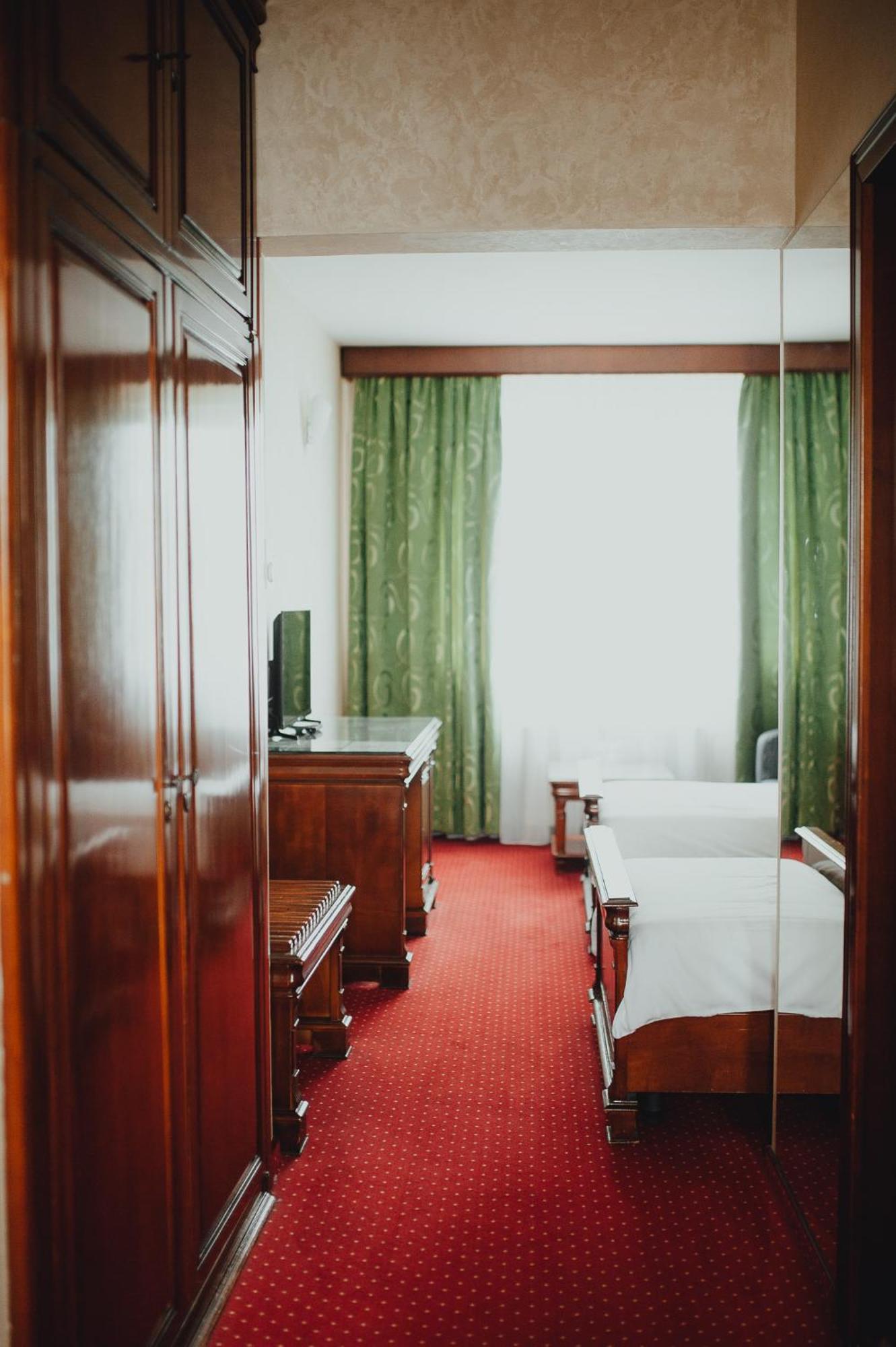 Hotel Bavaria Craiova Dış mekan fotoğraf