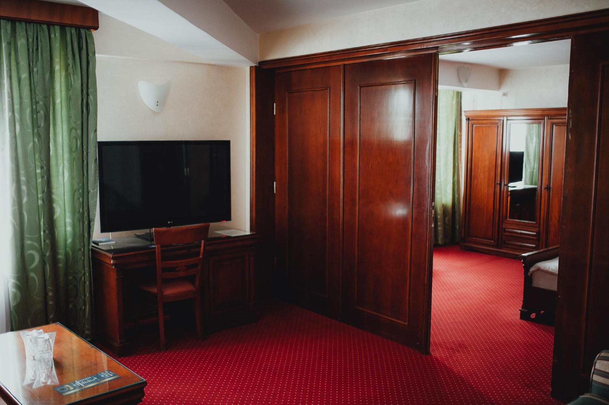 Hotel Bavaria Craiova Dış mekan fotoğraf